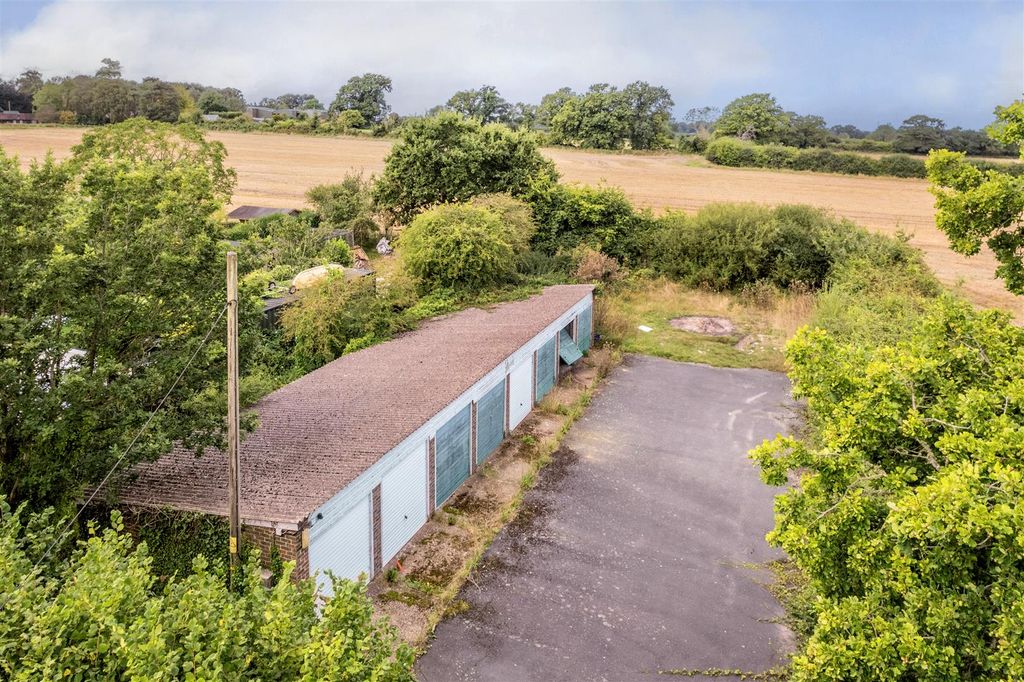 Property photo 3 of 8 Henfield Garages -5.Jpg