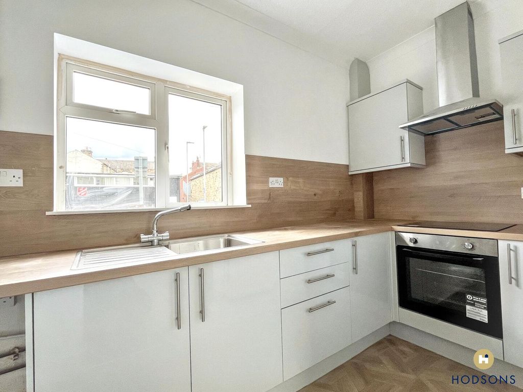 Property photo 2 of 11 Kitchen