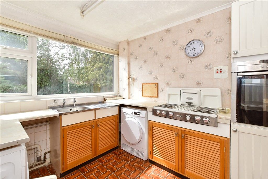 Property photo 3 of 21 Kitchen