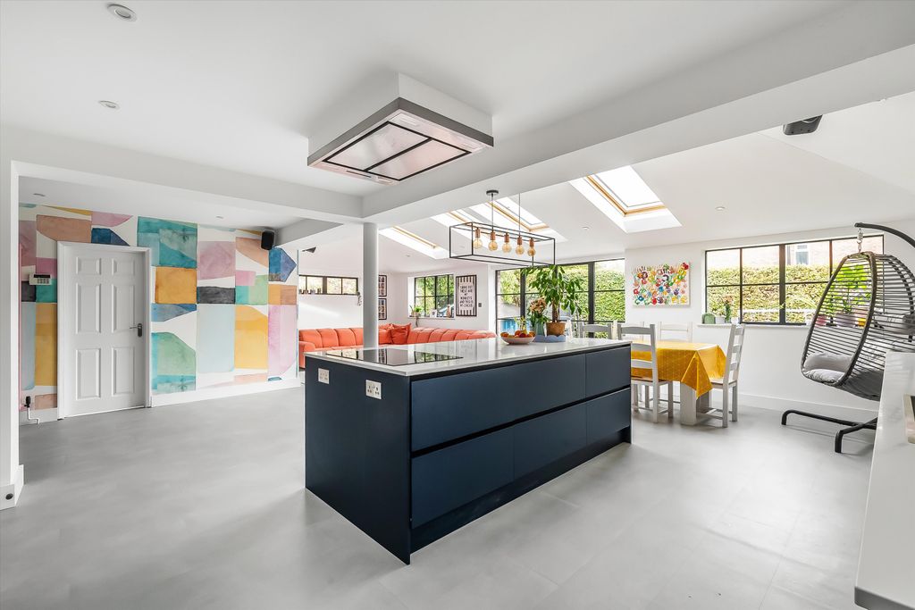 Property photo 2 of 16 Image