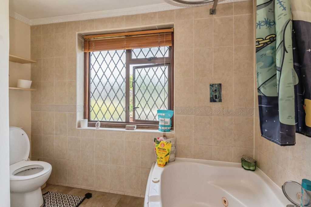 Property photo 2 of 18
