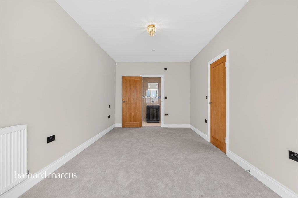 Property photo 3 of 25