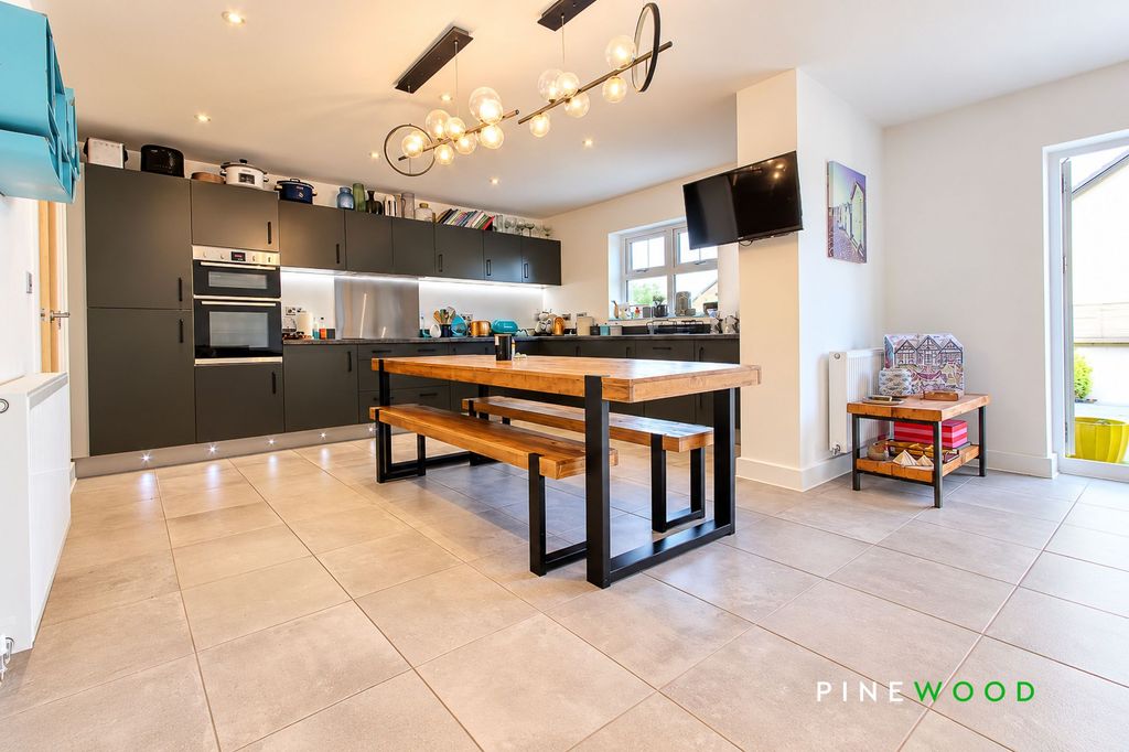 Property photo 3 of 44 Kitchen Diner Family Room