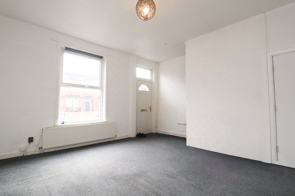 Property photo 2 of 12 Picture No. 10