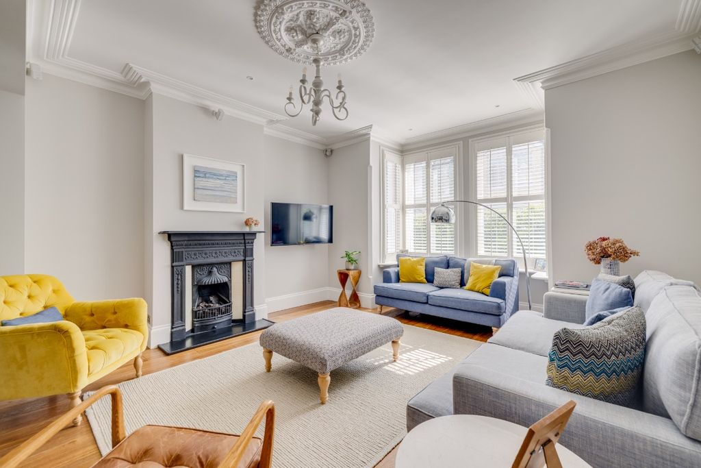 Property photo 2 of 26