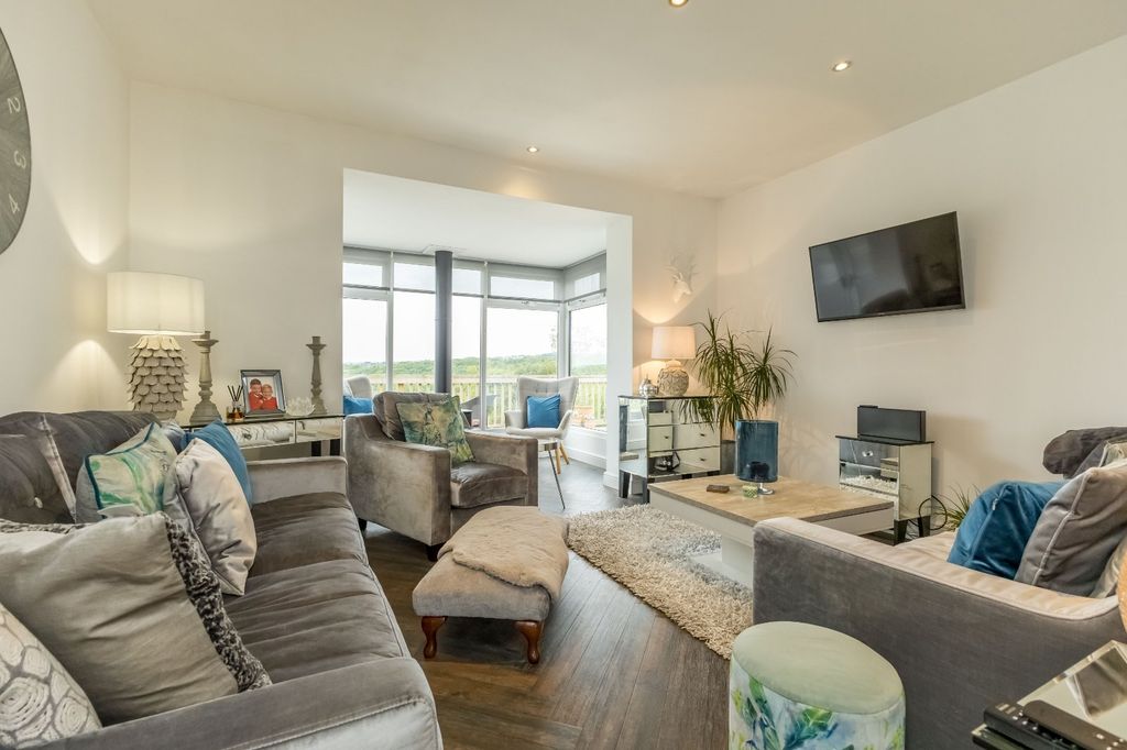 Property photo 2 of 25 Lounge