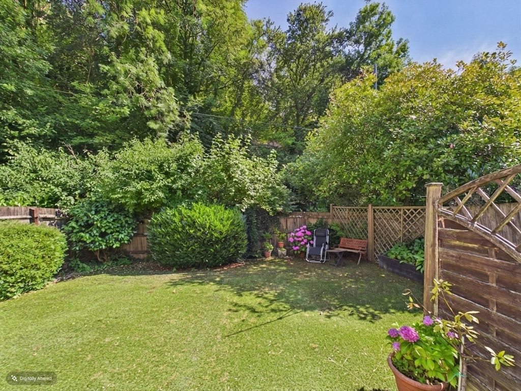 Property photo 3 of 19 Ewemove Tiverton - Woodland Close