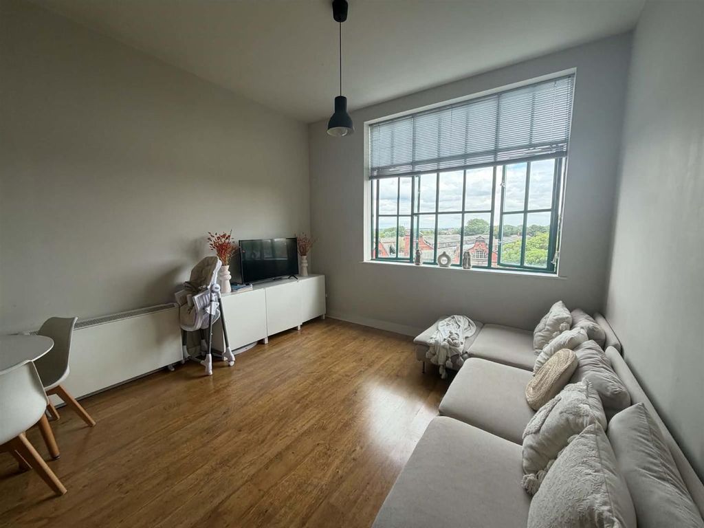 Property photo 3 of 10 A315Bdce-34Bb-4Dbe-8062-E7c9F6Dae7A7.Jpg