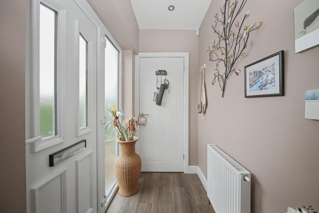 Property photo 2 of 25