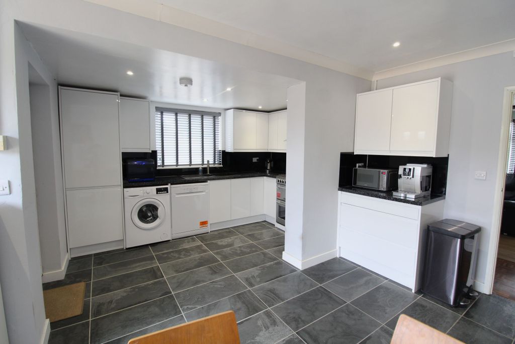 Property photo 2 of 14 Kitchen 2