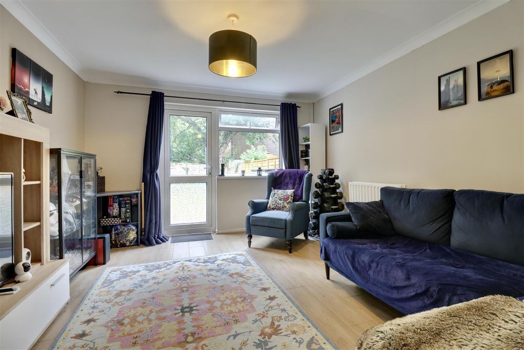 Property photo 2 of 11 1CD87DC4-A6Fd-484E-9Bee-7Bd1Ffa7Ad0A_1_201_A.Jpeg