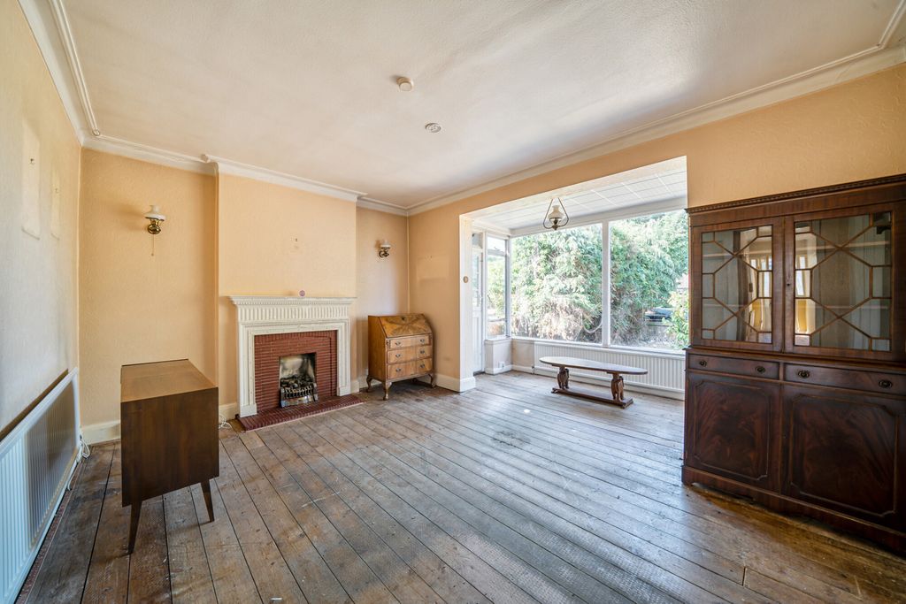 Property photo 2 of 20 1335735-1-689F03F...