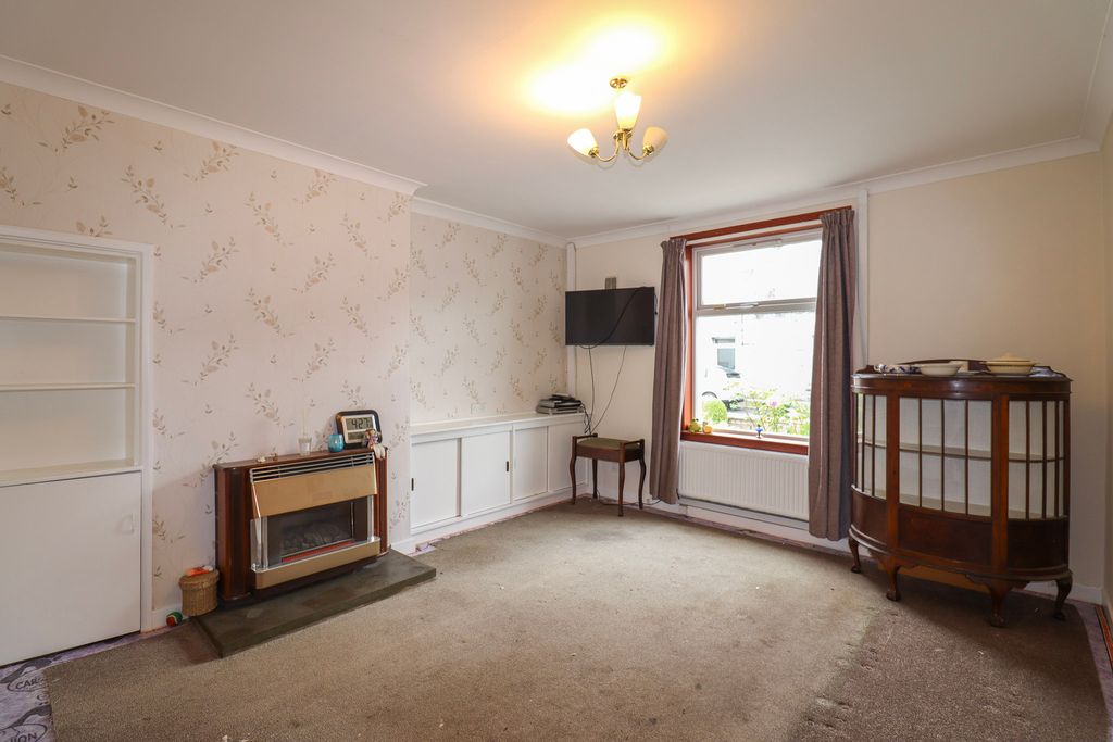 Property photo 2 of 27