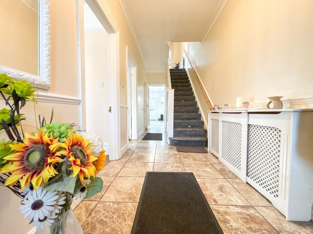 Property photo 2 of 21 Hallway