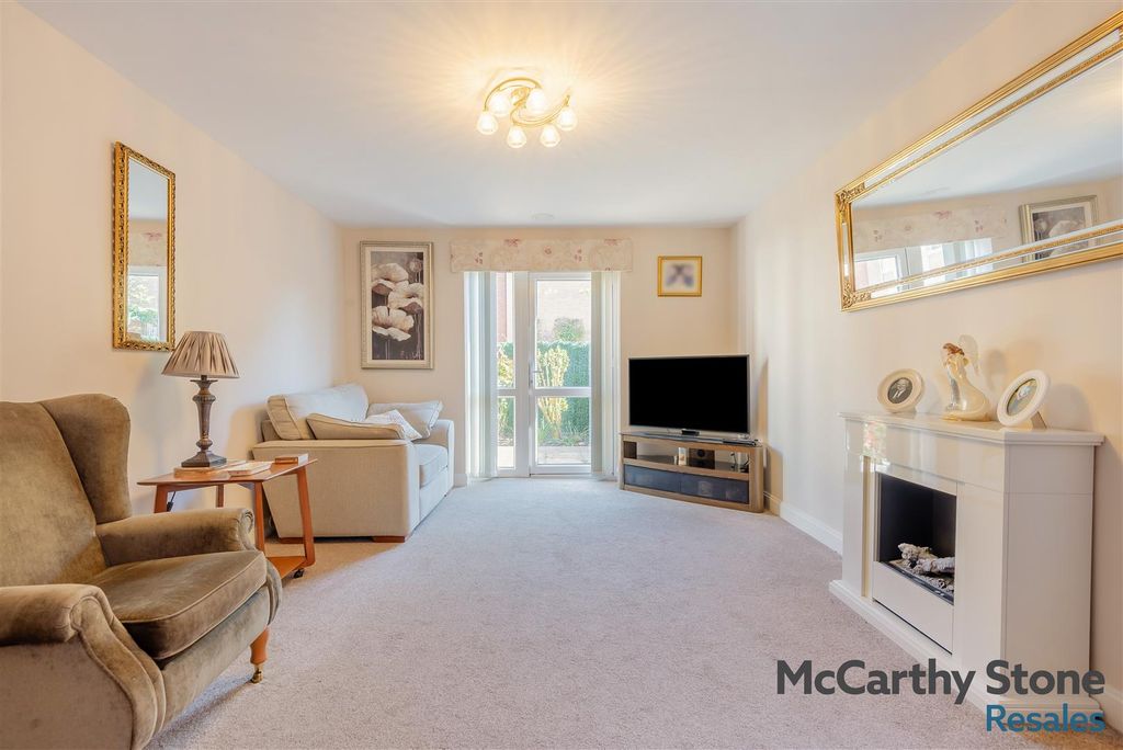 Property photo 2 of 25 8686838-Interior09.Jpg