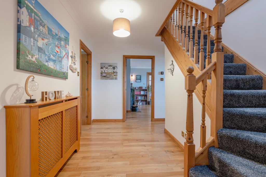 Property photo 3 of 34 Lower Hall 2