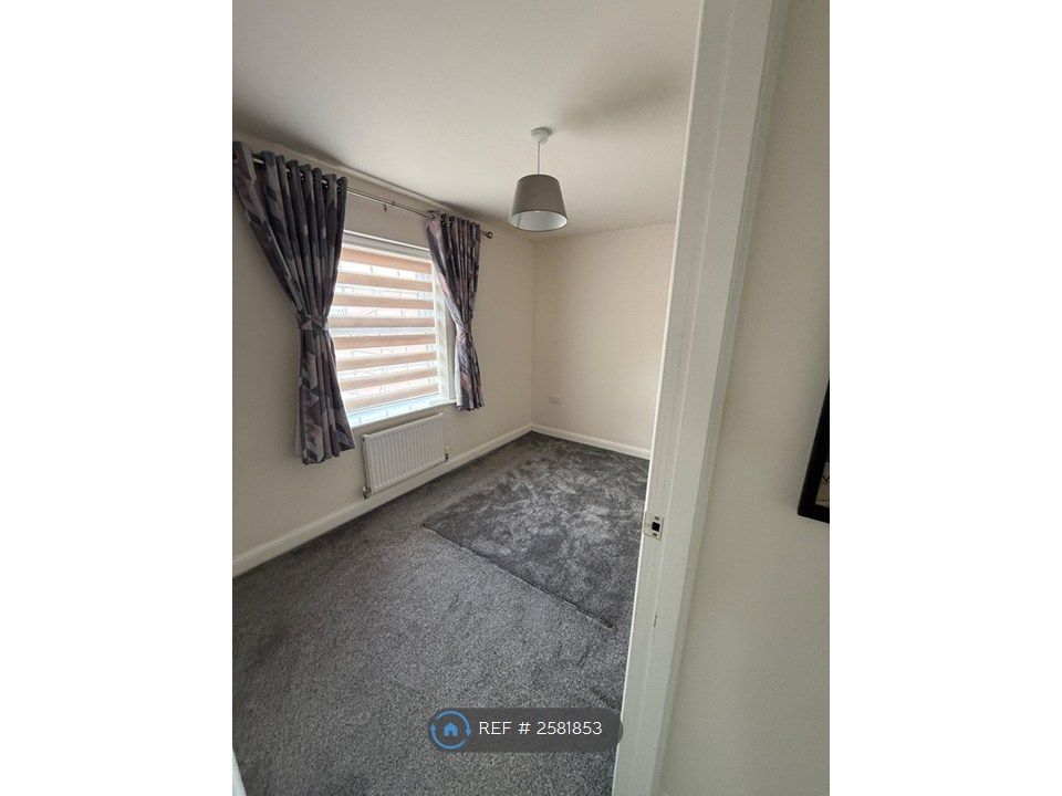 Property photo 3 of 18 4th Room