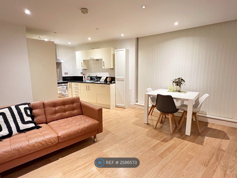 Property photo 1 of 13 Livingroom