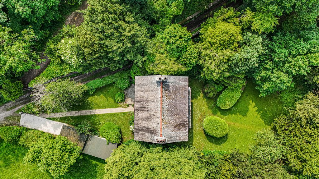 Property photo 2 of 27