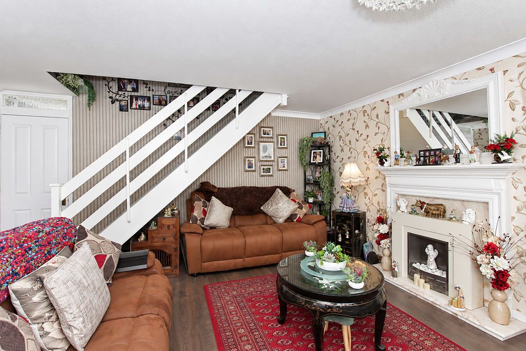 Property photo 3 of 17 Photo 9