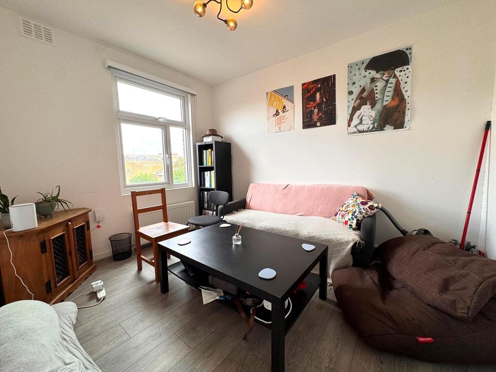 Property photo 2 of 7 Living Room