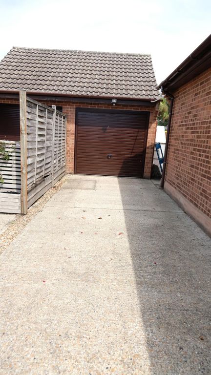 Property photo 3 of 14 Driveway / Garage
