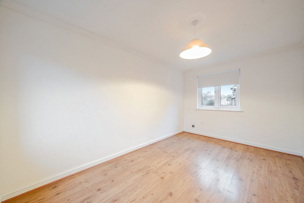 Property photo 3 of 15 1397241-3-6968Bef...