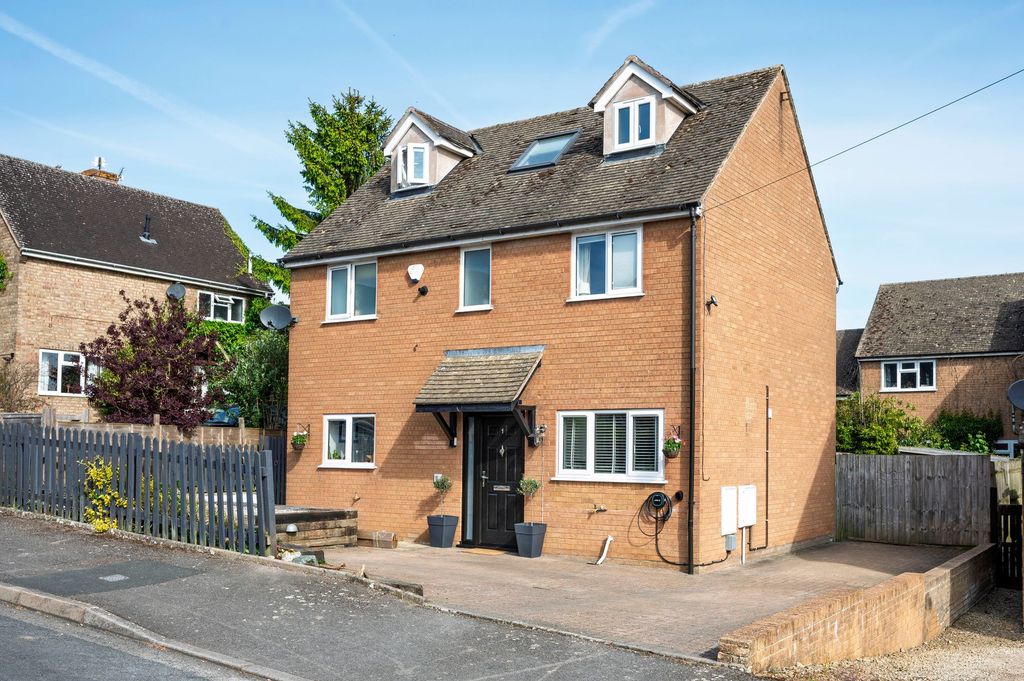 Property photo 1 of 21 Front