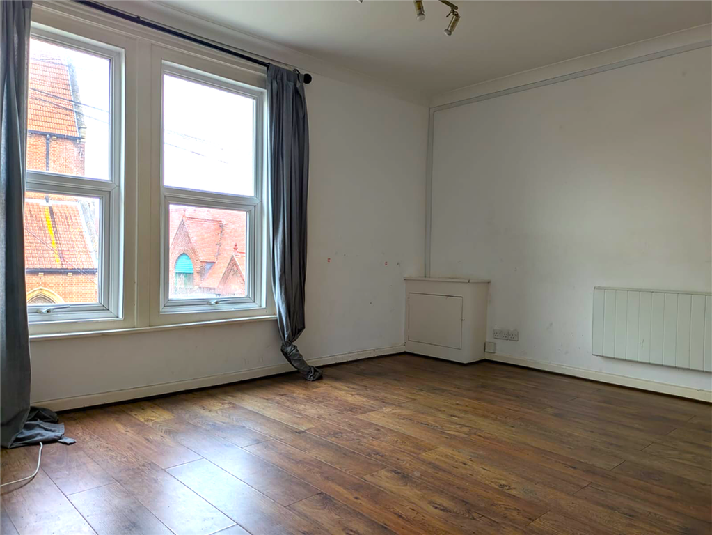 Property photo 3 of 13 Lounge