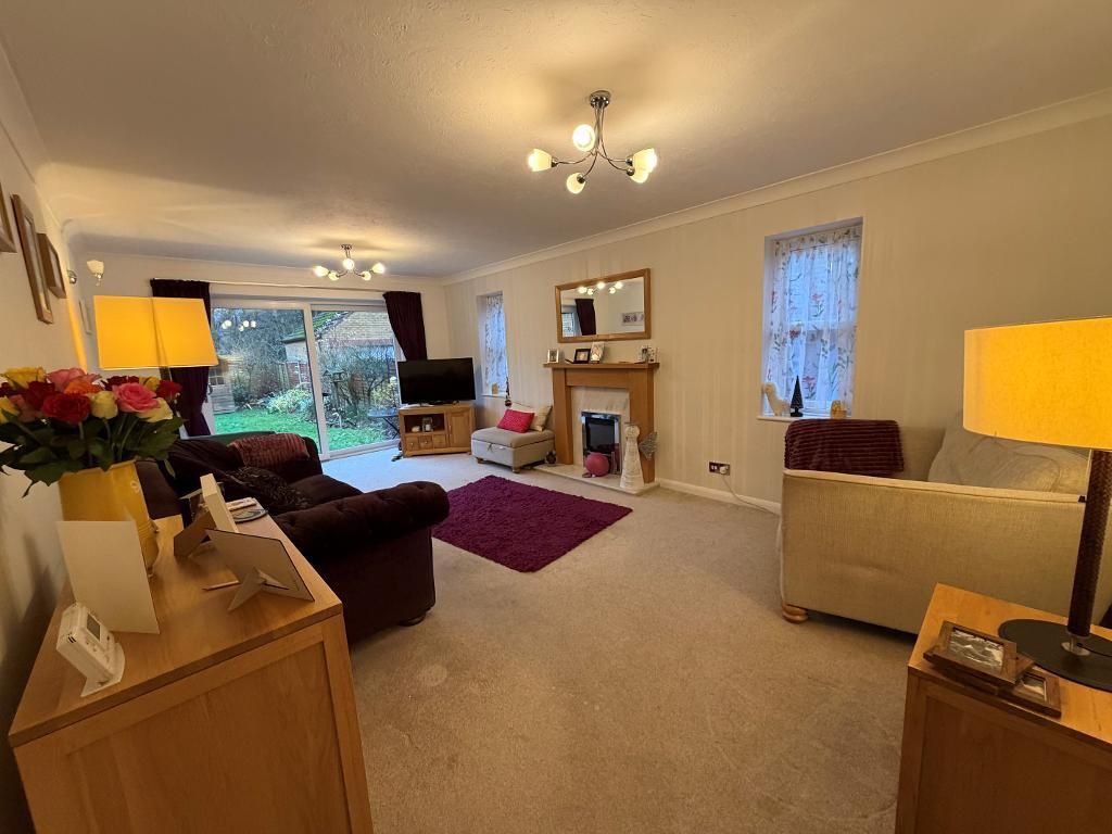 Property photo 3 of 16 Lounge