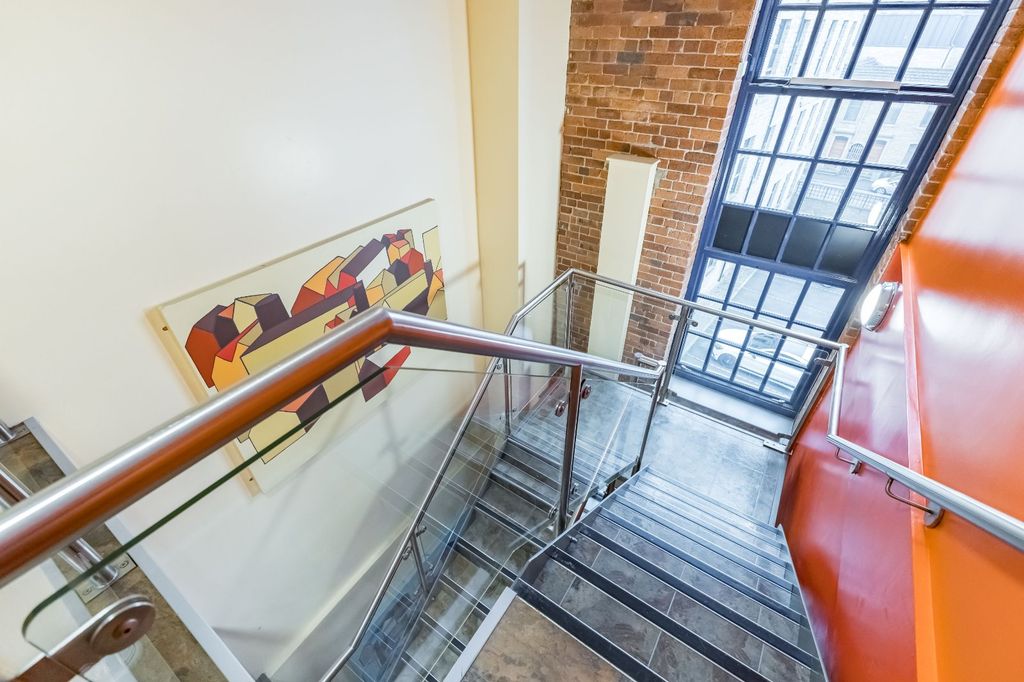 Property photo 3 of 19 Communal Entrance