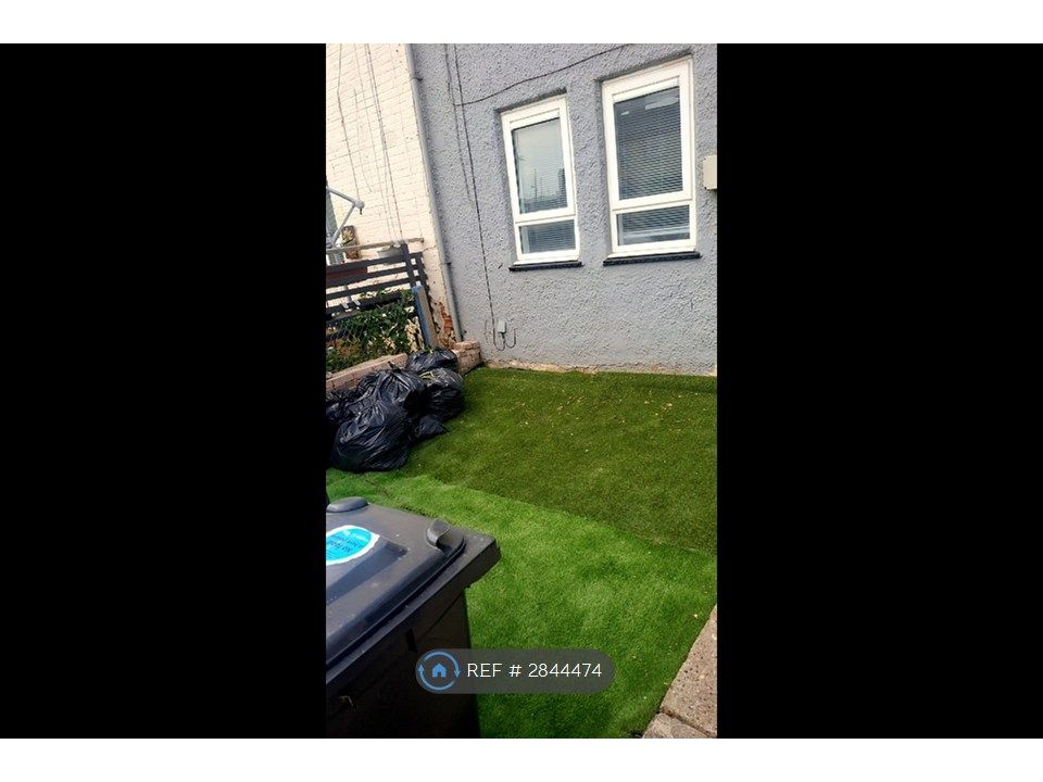 Property photo 1 of 8 Small Garden At Front Of House