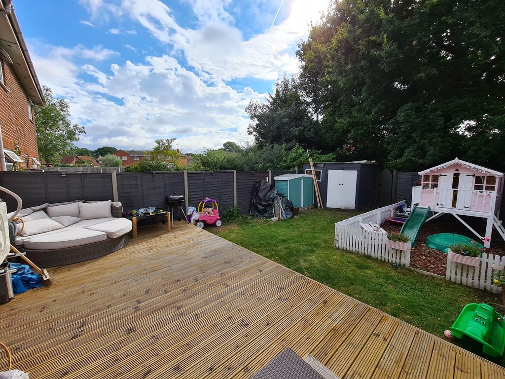 Property photo 2 of 9 Garden