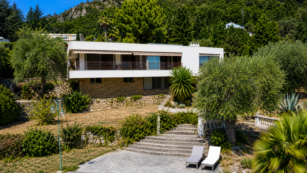 Property photo 1 of 9 Main Exterior View
