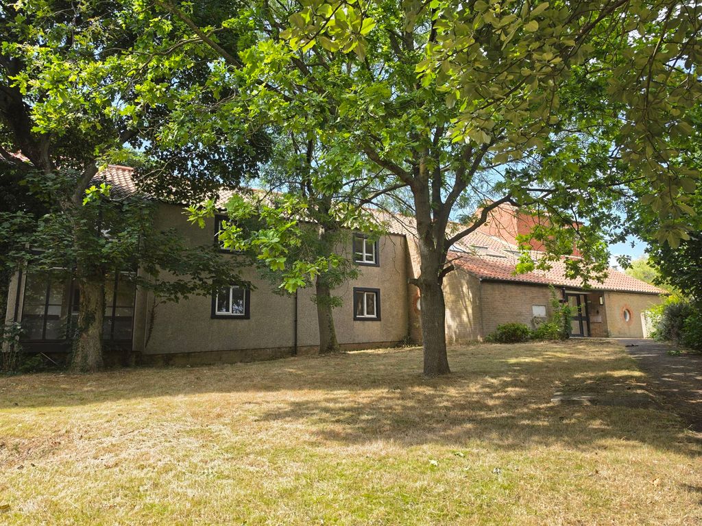 Property photo 1 of 11
