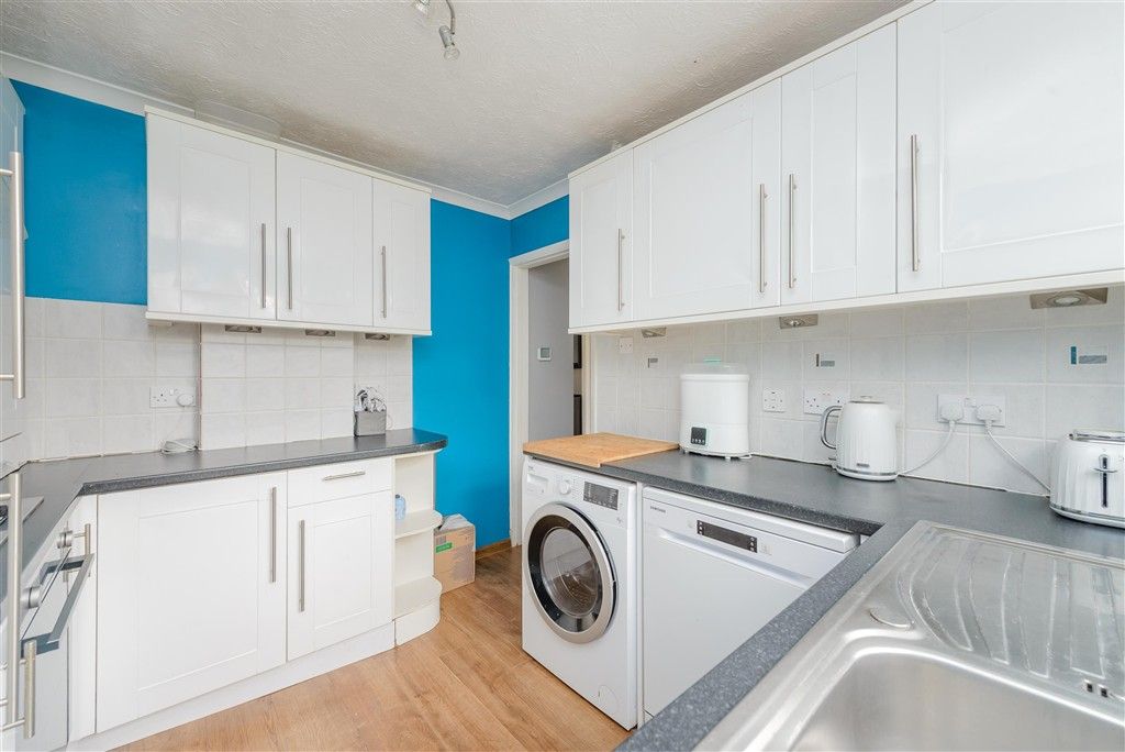 Property photo 1 of 8 Kitchen