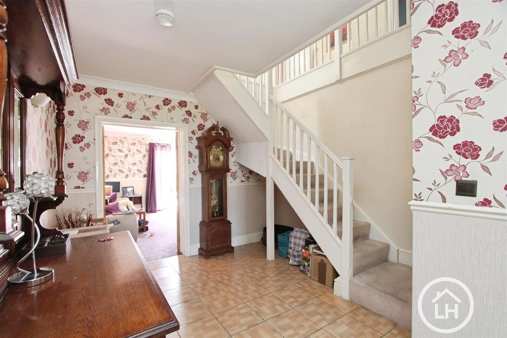 Property photo 2 of 19 Hallway