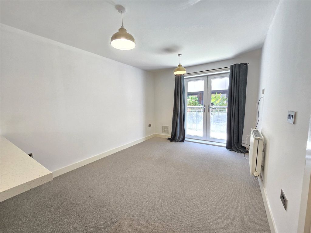Property photo 3 of 15 Picture No. 02