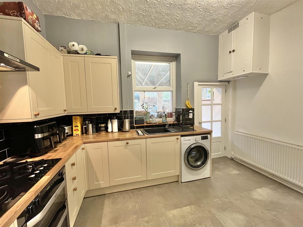 Property photo 3 of 13 Kitchen