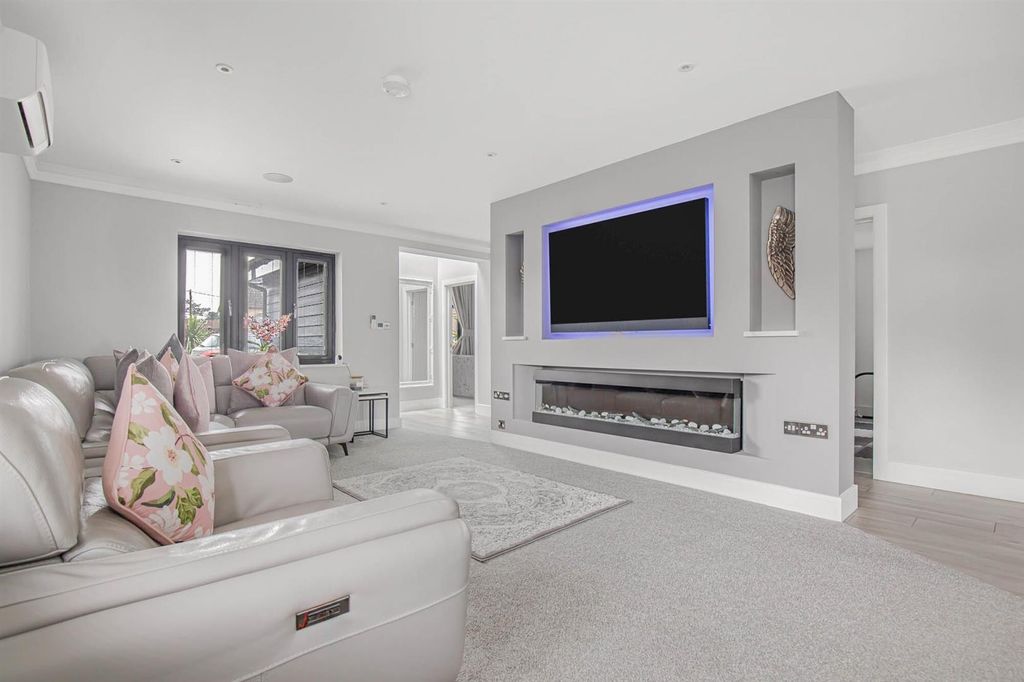 Property photo 3 of 31 44_72148-1.Jpg