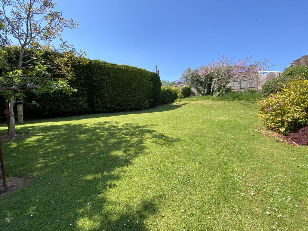 Property photo 2 of 18 Lawns