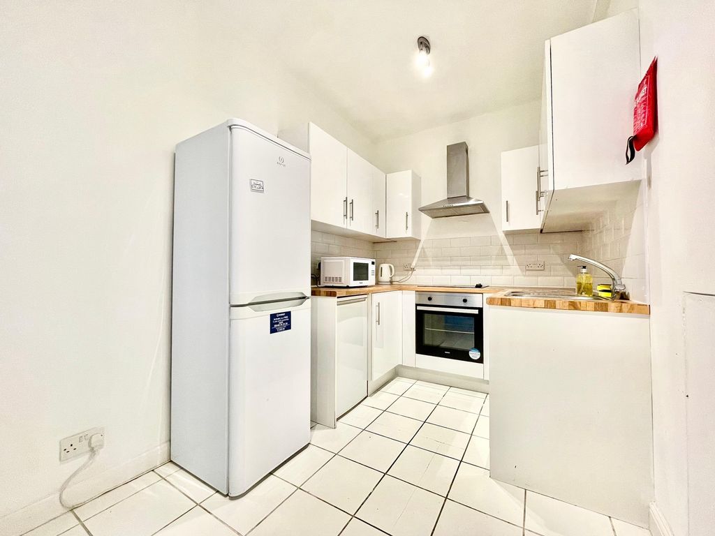 Property photo 3 of 8 Photo 5