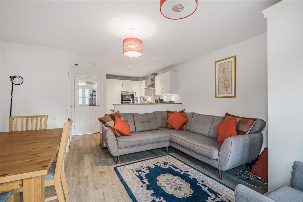 Property photo 3 of 8 798585 (3).Jpg