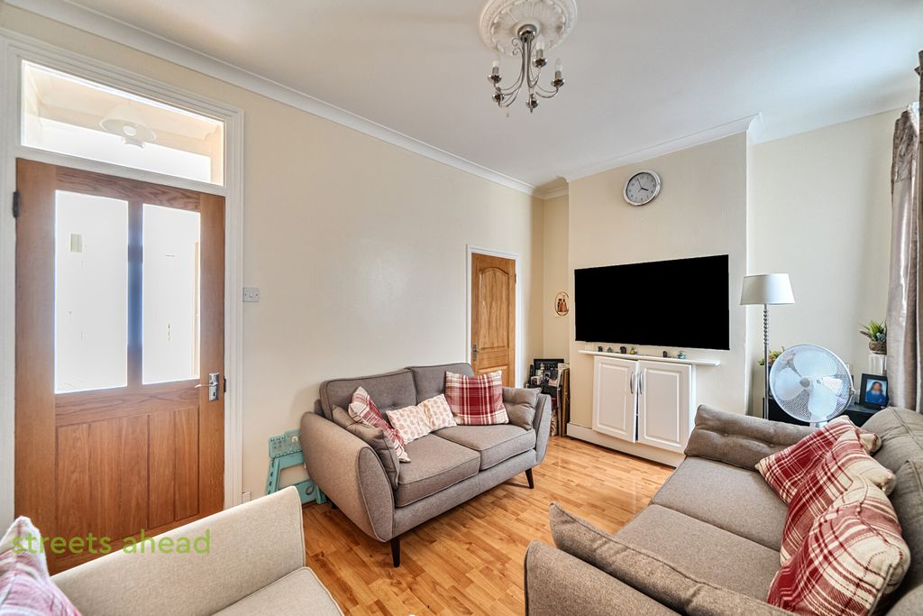Property photo 3 of 18 5d2A3318-A79A-48B...