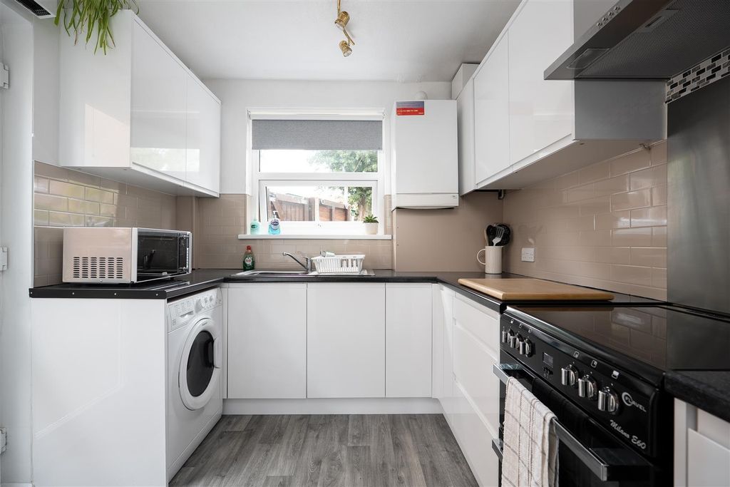 Property photo 3 of 18 Kitchen