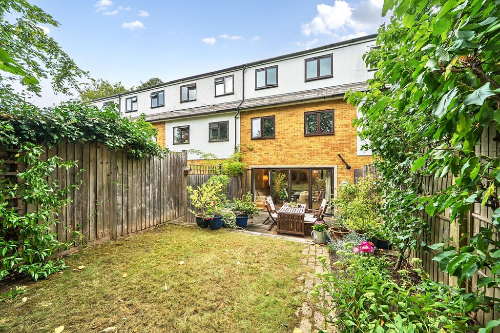 Property photo 2 of 21 Garden