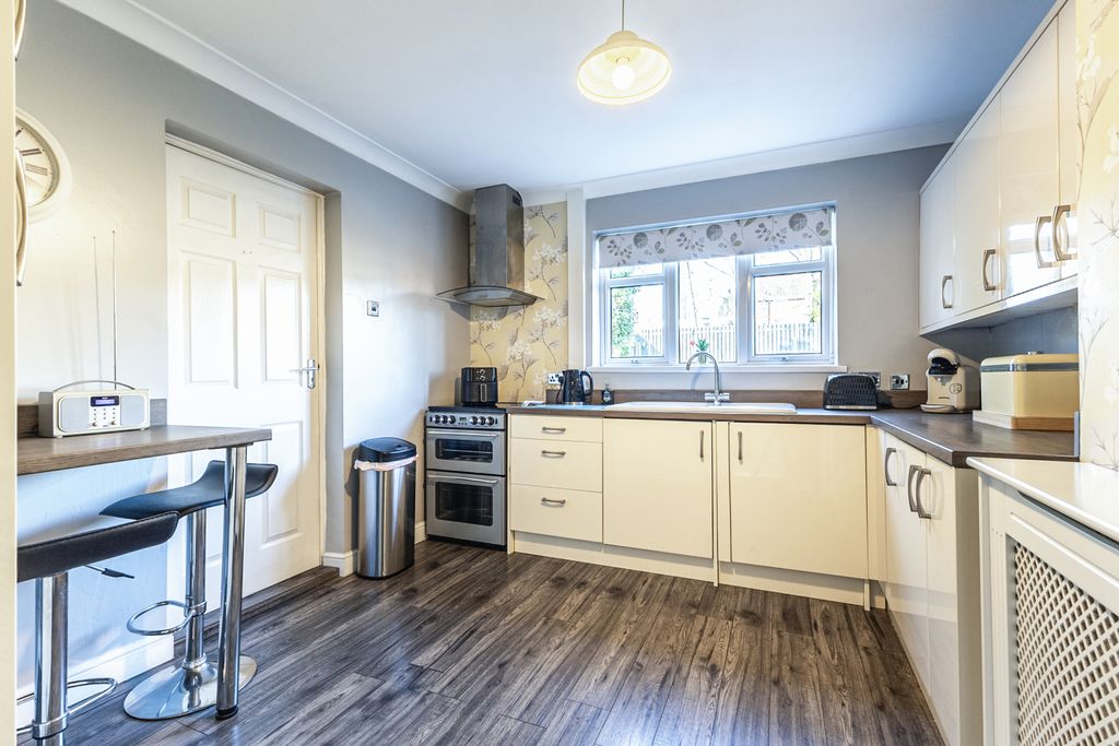 Property photo 3 of 15 Kitchen