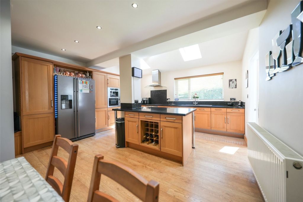 Property photo 3 of 22 Dining Kitchen