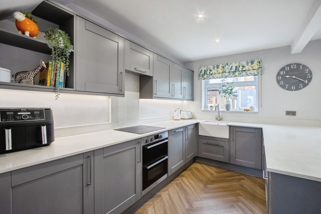 Property photo 3 of 15 Kitchen/Dining Room