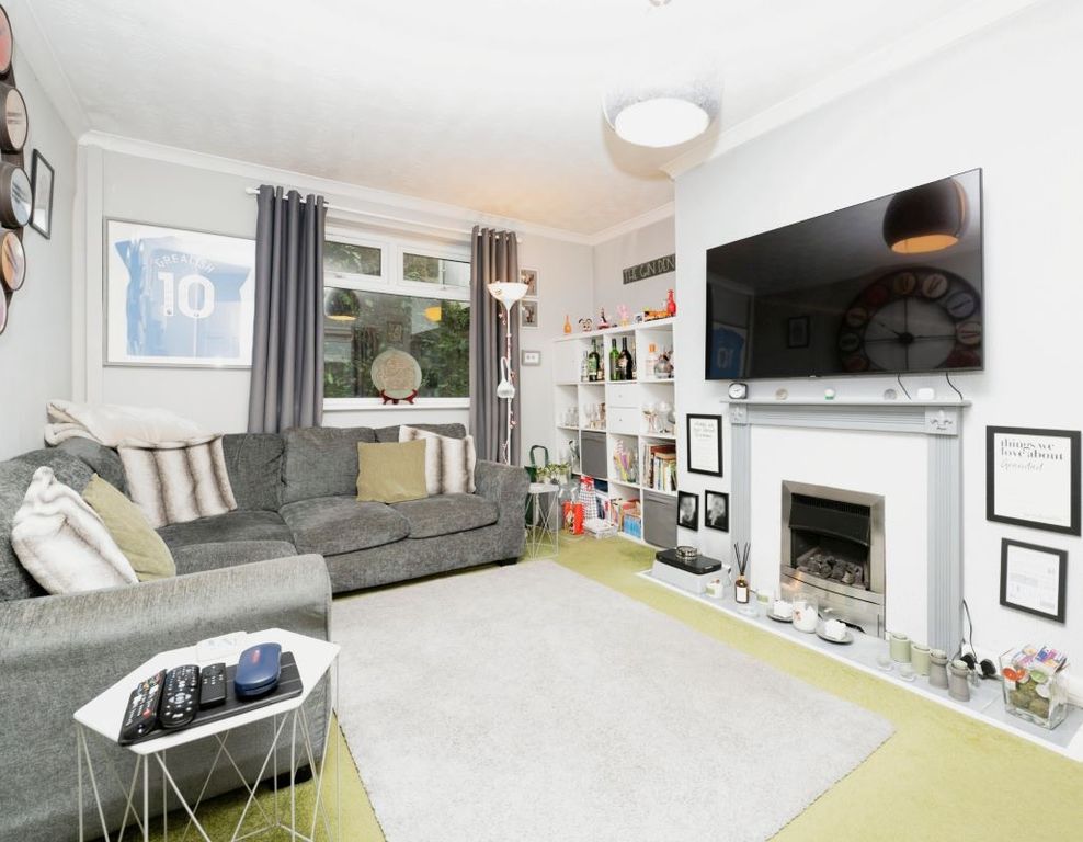 Property photo 2 of 7 Living Room